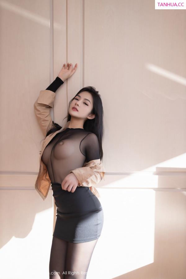   [XiuRen]高清写真图 2024.07.10 No.8835 谭小灵 黑丝美腿第13张图片